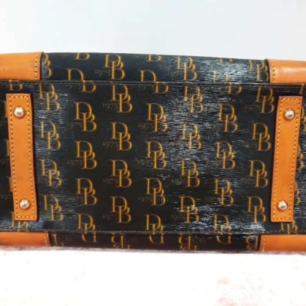 Dooney & Bourke 1975 Signature Vanessa Satchel with matching Wallet - Picture 10 of 14